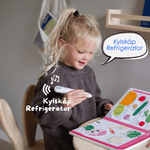 Barn duttar och lyssnar till ord på svenska och engelska